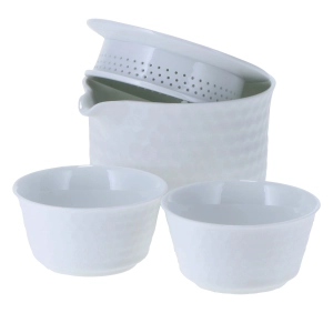 Porcelanowy zestaw do parzenia herbaty. 